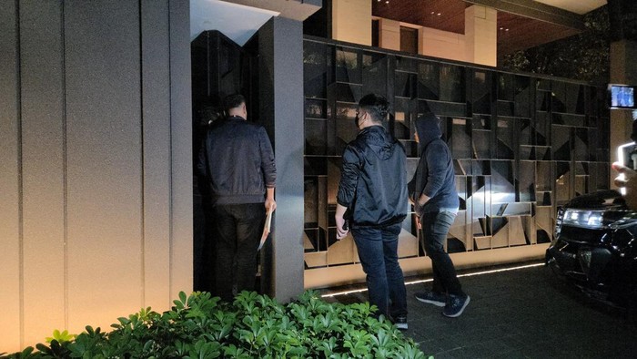 OTT Imigrasi Jakbar, Rumah Wamen Imipas Silmy Karim Digeledah Penyidik KPK