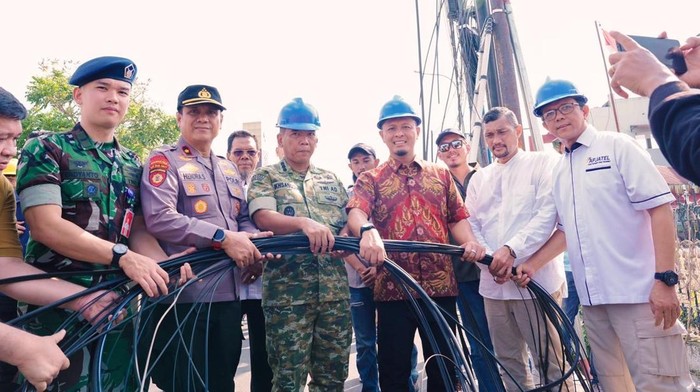 Walkot Pekanbaru Mulai Tertibkan Kabel Fiber Optik yang Ganggu Estetika Kota
