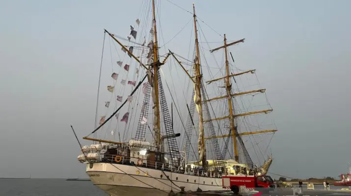 TNI AL Kenalkan Sejarah KRI Dewaruci kepada Warga Cirebon, Perkuat Kecintaan terhadap Dunia Maritim